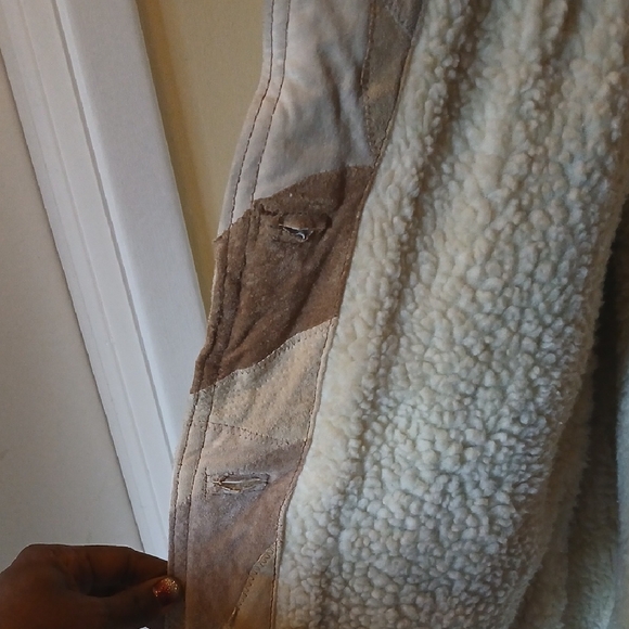 Women's Camo Leather Teddy Jacket with Hood - Picture 10 of 12